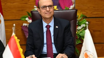 رئيس جامعة أسيوط يشيد بتنظيم البرنامج التأهيلي للأطباء الجدد بالمستشفيات