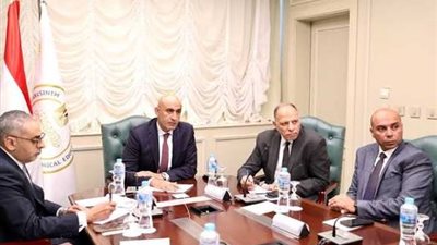 وزير التعليم يشدد على الانضباط في اجتماع مع مديري مديريات القليوبية والقناة