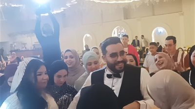 الدكتور فتحي عامر يهنئ ندى ونور بزفافهما السعيد