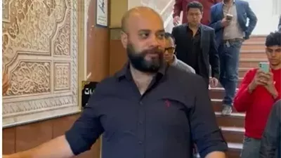 عزاء والد حاتم صلاح بحضور نجوم الفن في مسجد الرحمن الرحيم بصلاح سالم