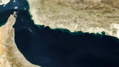 إيران تسمح بعبور السفن المحمّلة بالسلع الأساسية 