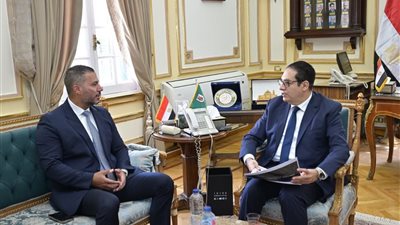 جامعة القاهرة تبحث تعزيز التعاون مع البورصة المصرية لنشر الثقافة المالية والاستثمارية