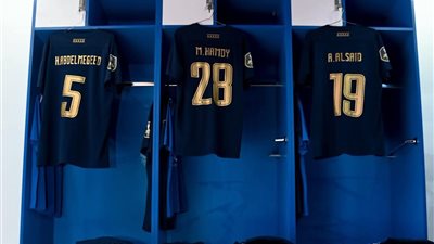 الزمالك بالزي البديل أمام المصري في دوري نايل 