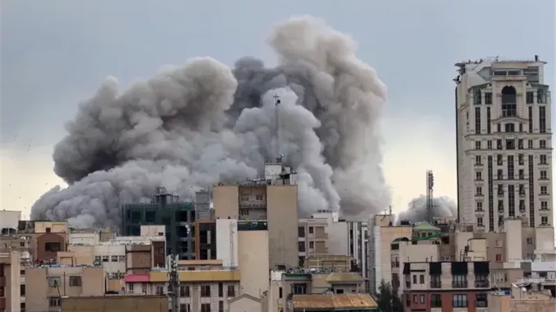 إيران تحت القصف