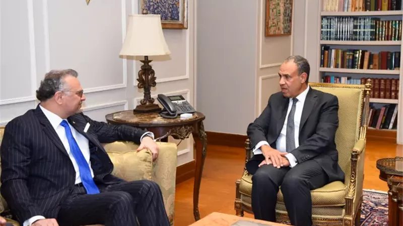 لقاء سابق بين وزير