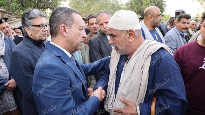 محافظ المنوفية يقدم العزاء 