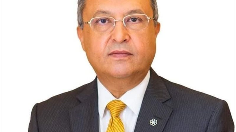 الوزير السابق أسامة كمال