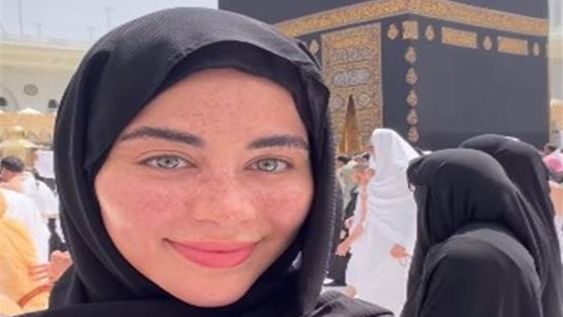  يارا السكري.. تشارك متابعيها لحظات روحانية أمام الكعبة