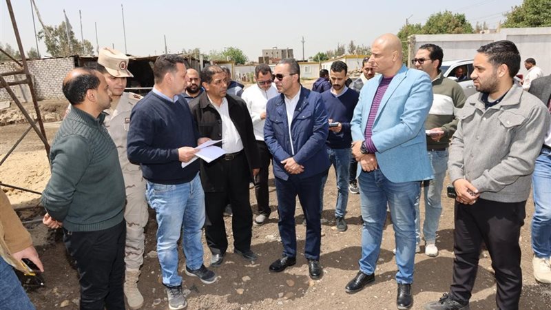 محافظ المنوفية اثناء الجولة 