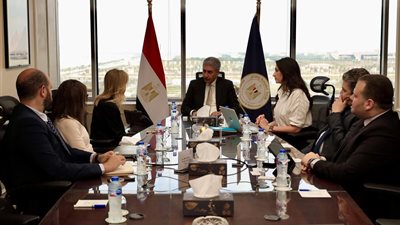 «السياحة» تبحث التعاون مع «فيزا» لدعم التحول الرقمي في القطاع السياحي