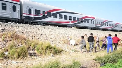 تحذير من السلوكيات السلبية على السكك الحديدية.. وزارة النقل تدعو للوعي والمسؤولية