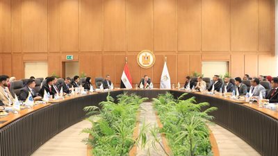 وزير التعليم العالي يعقد اجتماع موسع بممثلي الاتحادات الطلابية والأسر المركزية