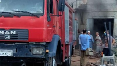 اندلاع حريق بمصنع سمن في قرية بهدال بالمنيا.. والدفع بسيارات الإطفاء للسيطرة