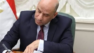 وزير العمل يعتمد صرف 1.77 مليون جنيه لدعم 366 عاملًا من العمالة غير المنتظمة في 26 محافظة