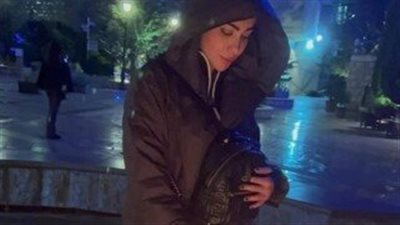 ميرهان حسين تضئ الشموع  في لبنان برسالة دعم مؤثرة