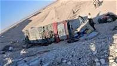 إصابة 42 شخص في حادث إنقلاب أتوبيس على الطريق الصحراوي بسوهاج 