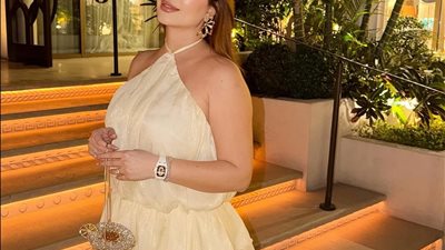  كأس شامبانيا.. سعر حقيبة نسرين طافش يثير الجدل 