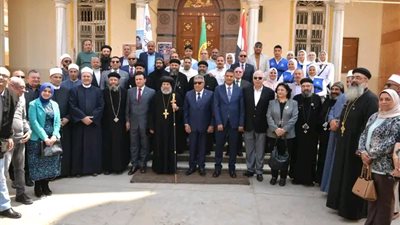 محافظ الدقهلية ينقل تهنئة الرئيس السيسي لأقباط كنيسة ميت غمر بعيد القيامة المجيد 