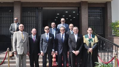 عميد تجارة عين شمس: الكلية تُوجه بوصلة البحث العلمي لخدمة المشروعات القومية الكبرى