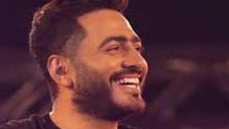  تامر حسني يطالب