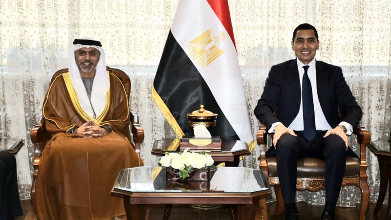 وزير الرياضة يبحث