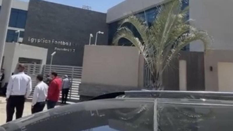 وفد الأهلي يصل اتحاد