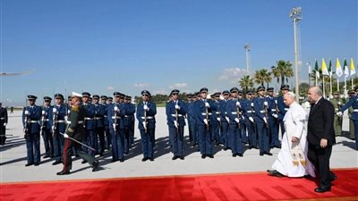 البابا لاون الرابع عشر يغادر الجزائر متجهًا إلى الكاميرون