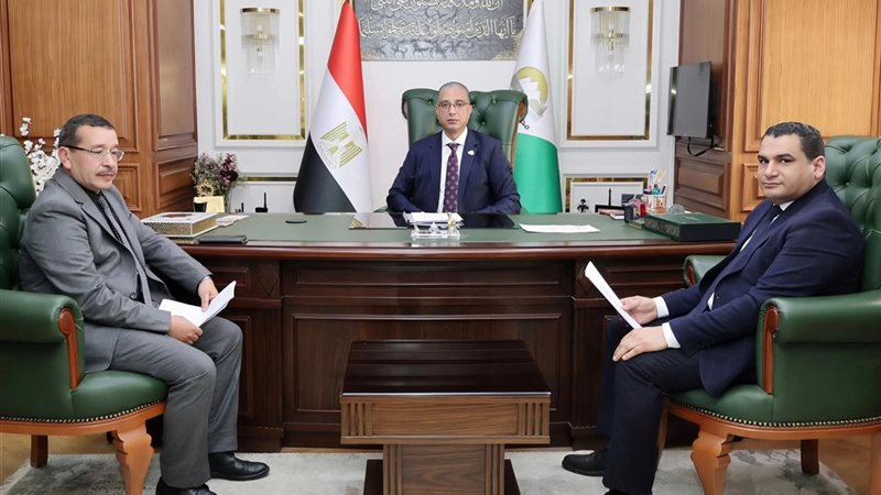 الانصاري مع مديري