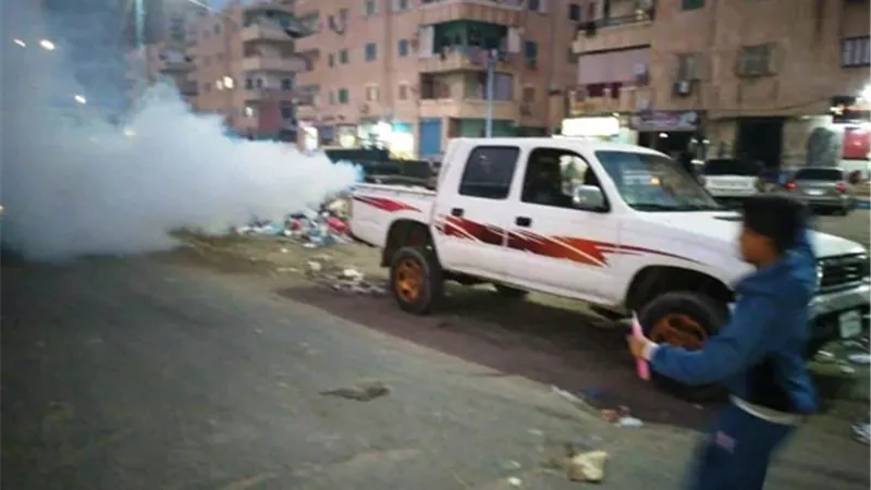 سيارة رش المبيدات ارشيفية 