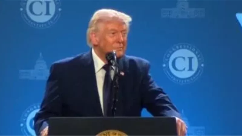 الرئيس الأمريكي دونالد