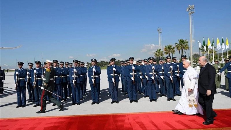 البابا لاون أثناء