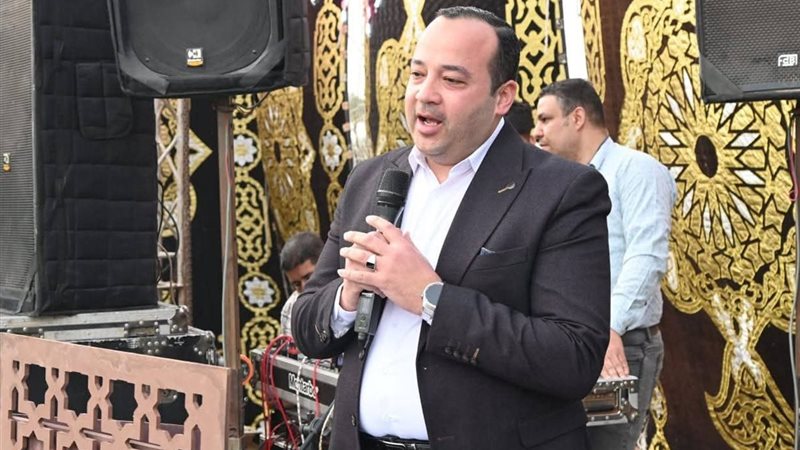 الأستاذ محمد الباز،