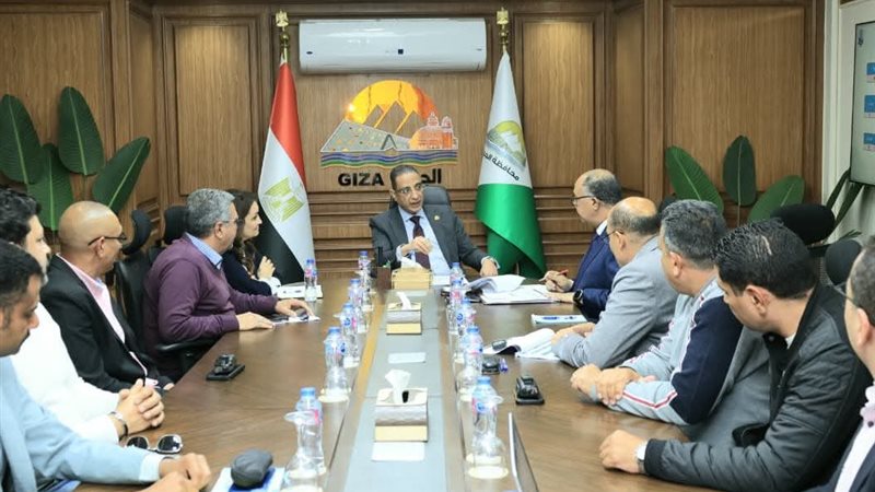 محافظ الجيزة أثناء