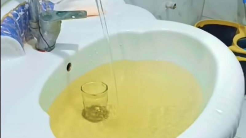 تغير لون المياه بمركز
