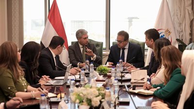 السياحة والصحة تبحثان استراتيجية تكاملية للارتقاء بالخدمات الطبية للسائحين وتعزيز تنافسية السياحة الصحية