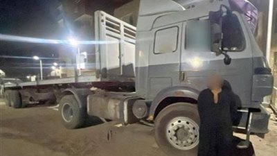 فيديو أثار الجدل.. ضبط سائق سيارة نقل يسير عكس الاتجاه بالتجمع الخامس