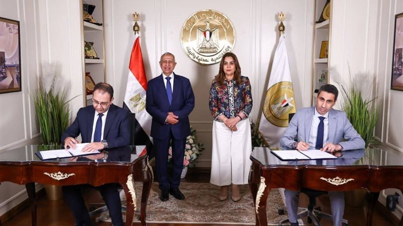 جانب من توقيع البروتوكولج