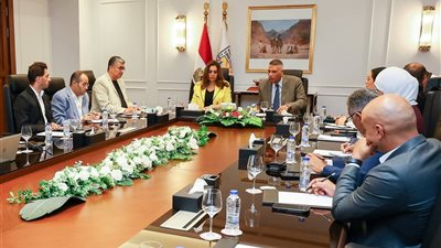 منال عوض: وضع نظام رصد ومراقبة لحركة المراكب السياحية والرحلات البحرية لتعزيز السلامة 