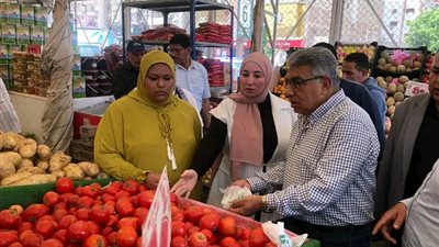 محافظ الدقهلية يفاجئ معرض السلع.. قرارات حاسمة بشأن الأسعار والخبز