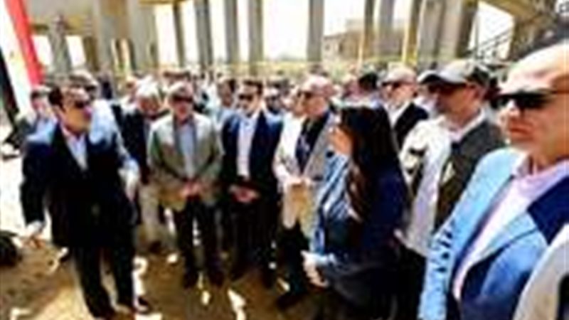 وزير الإسكان ومحافظ