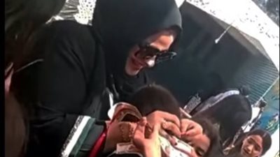 ولية أمر تثير الجدل في حفل تخرج ابنتها من الابتدائية بالشرقية.. إيه الحكاية؟