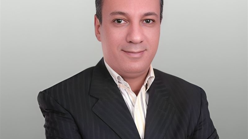 الكاتب الصحفي ياسر