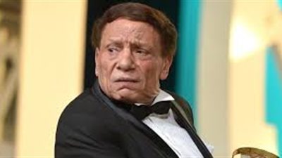 جعلوه مطرباً.. محطات غنائية في مشوار الزعيم عادل إمام