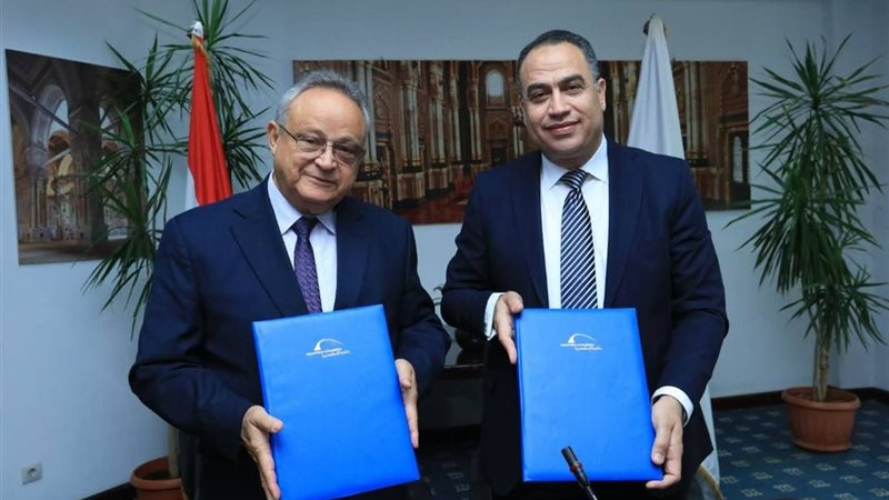 جامعة  العريش ومكتبة