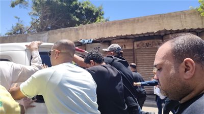وسط حاله من الحزن.. حمو بيكا يودع والده إلى مثواه الأخير بالإسكندرية 