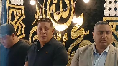 انهيار حمو بيكا في عزاء والده بالإسكندرية.. لحظات مؤثرة وسط حضور كبير