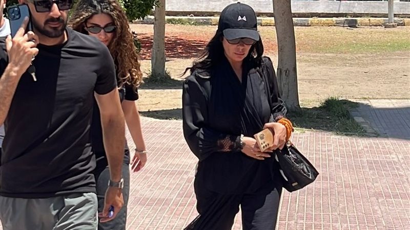 منى زكي تساند أحمد