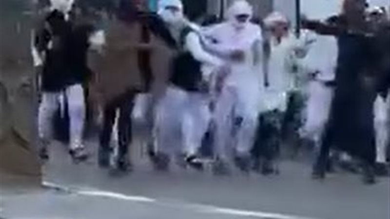القبض على أشخاص 