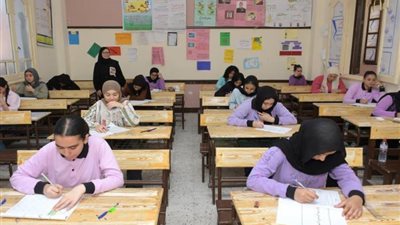 أمهات مصر خلال متابعة امتحانات الإعدادية اليوم: سهولة هندسة القاهرة وإنجليزي الجيزة