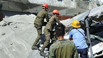 تفاصيل مرعبة لزلزال الفلبين المدمر.. 37 قتيلاً حتى الآن واستمرار عمليات البحث عن ناجين